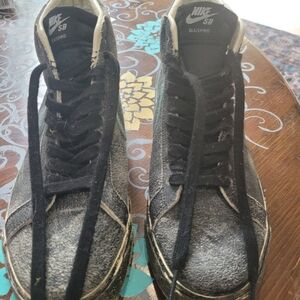 Mens 91/2 NIKI SB BLAZERMID High Top Sneakers like no tags